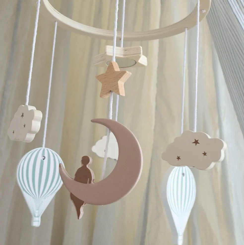 Mobile en bois pour berceau Dreamland