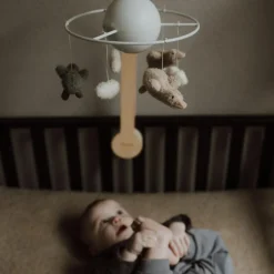 Mobile pour bébé en bois Liva Oie blanc