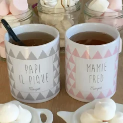 Mug triangles gris (personnalisable)