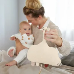 Nuage musical Little Universe tricoté beige-rose poudré