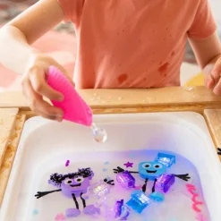 Personnage Blair bleu et 2 cubes lumineux