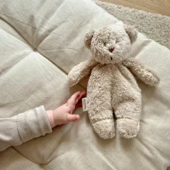 Petit ours sensoriel sable