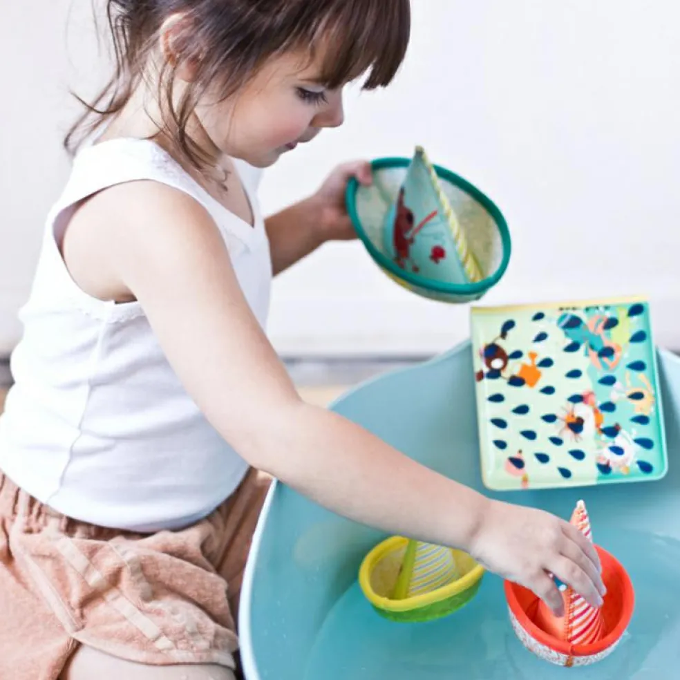 Petits bateaux flottants