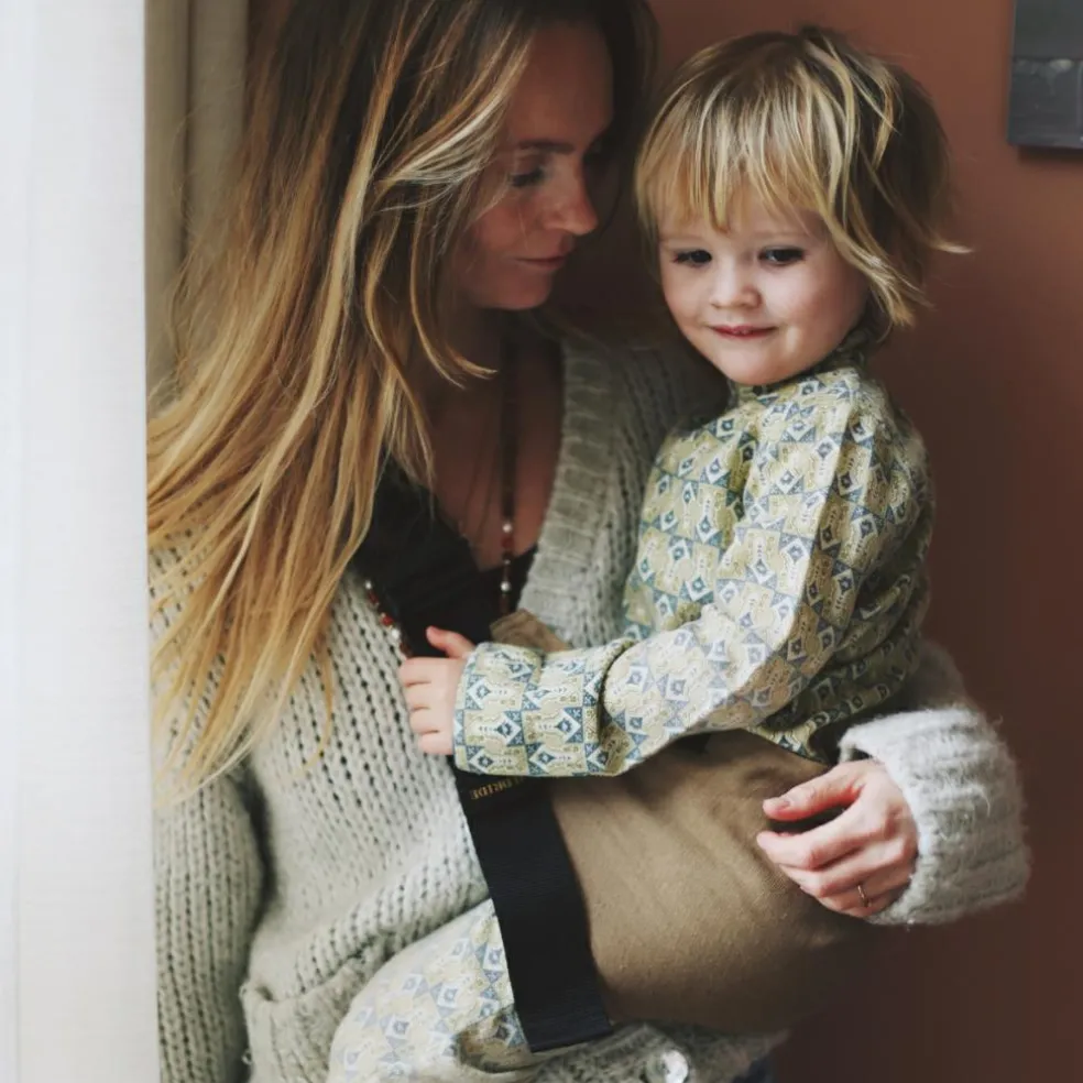 Porte bébé enfant en lin Camel