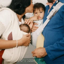 Porte bébé enfant Upsie Sling Pearl Grey