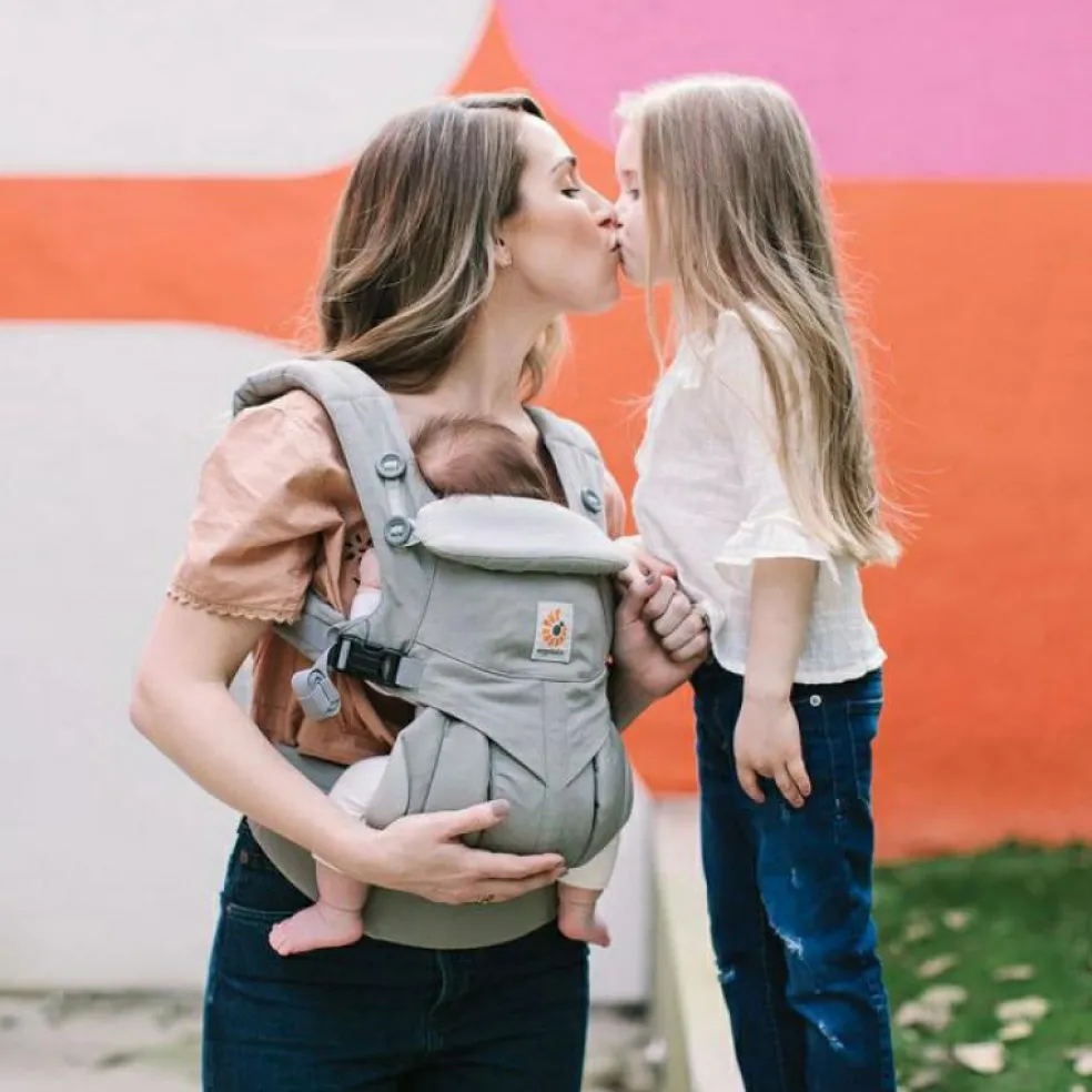 Porte bébé Omni 360 gris