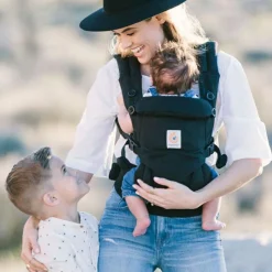 Porte bébé Omni 360 noir intense