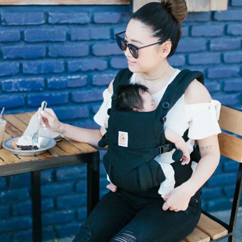 Porte bébé Omni 360 noir intense