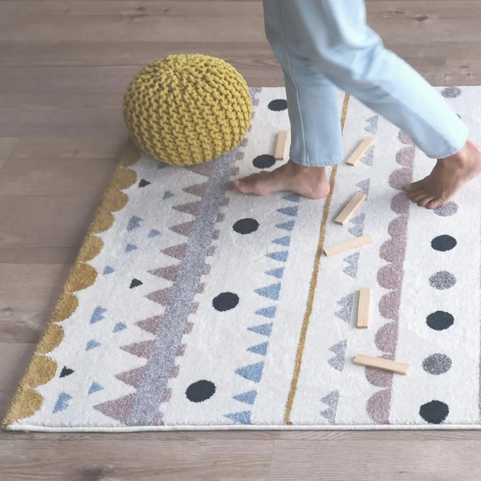 Pouf enfant tricoté Lili jaune oeuf (30 x 20 cm)