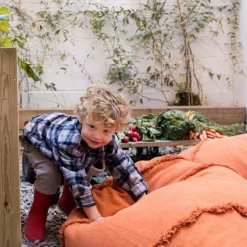 Pouf géant Cathy la carotte x Oli & Carol (100 x 55 cm)