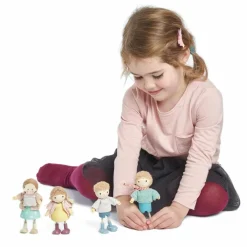 Poupée Edward avec skateboard