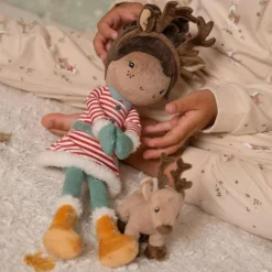 Poupée souple Evi et son renne (35 cm)