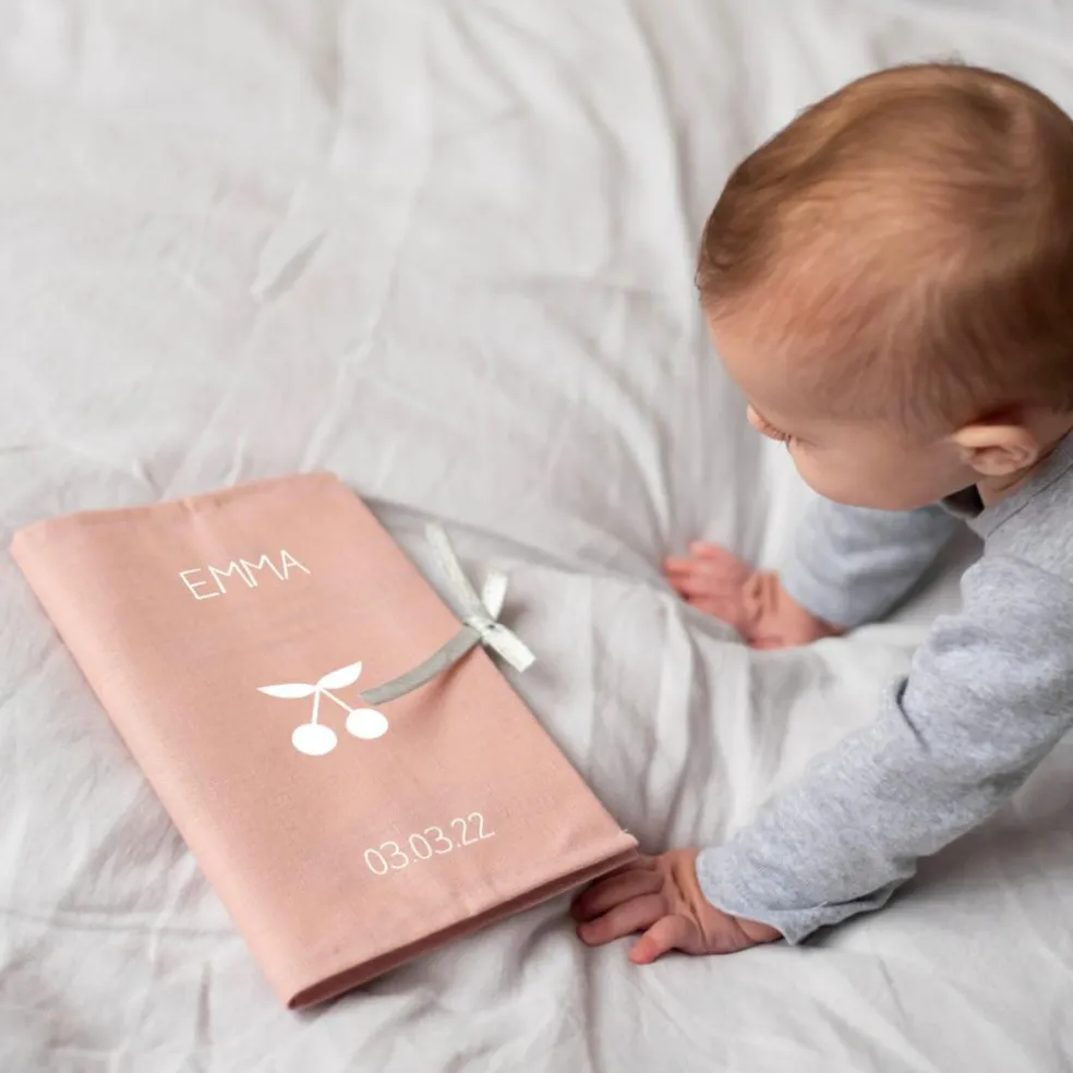 Protège carnet de santé rose poudré (personnalisable)