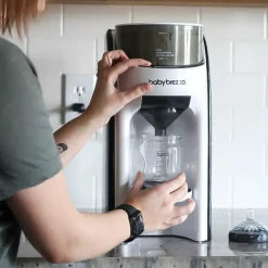 Préparateur de biberon Formula Pro Advanced noir et blanc