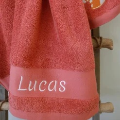 Serviette de bain panda roux terracotta personnalisable (70 x 140 cm)