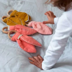 Set de naissance Bavoir et anneau de dentition Jaune moutarde (personnalisable)