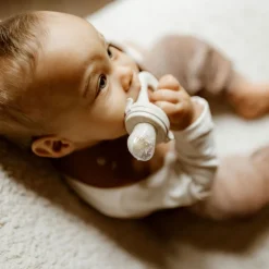 Sucette grignoteuse Argile avec 4 embouts