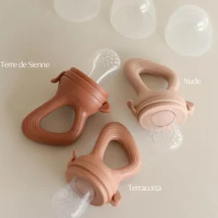 Sucette grignoteuse nude avec 4 embouts