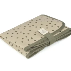 Tapis à langer coeurs Poppy Mousse