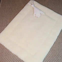 Tapis de jeu en laine Wooly (100 x 80 cm)