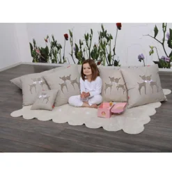 Tapis lavable biscuit beige à pois (120 x 160 cm)