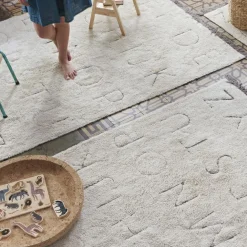 Tapis lavable RugCycled® ABC en coton naturel (90 x 130 cm)