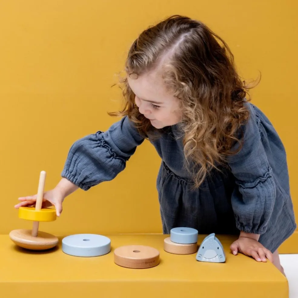 Tour à empiler en bois Mr. Shark