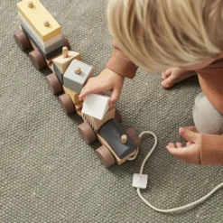 Train blocs de construction avec cubes naturel