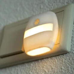 Veilleuse murale automatique à brancher LED