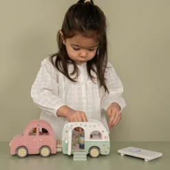 Voiture avec caravane